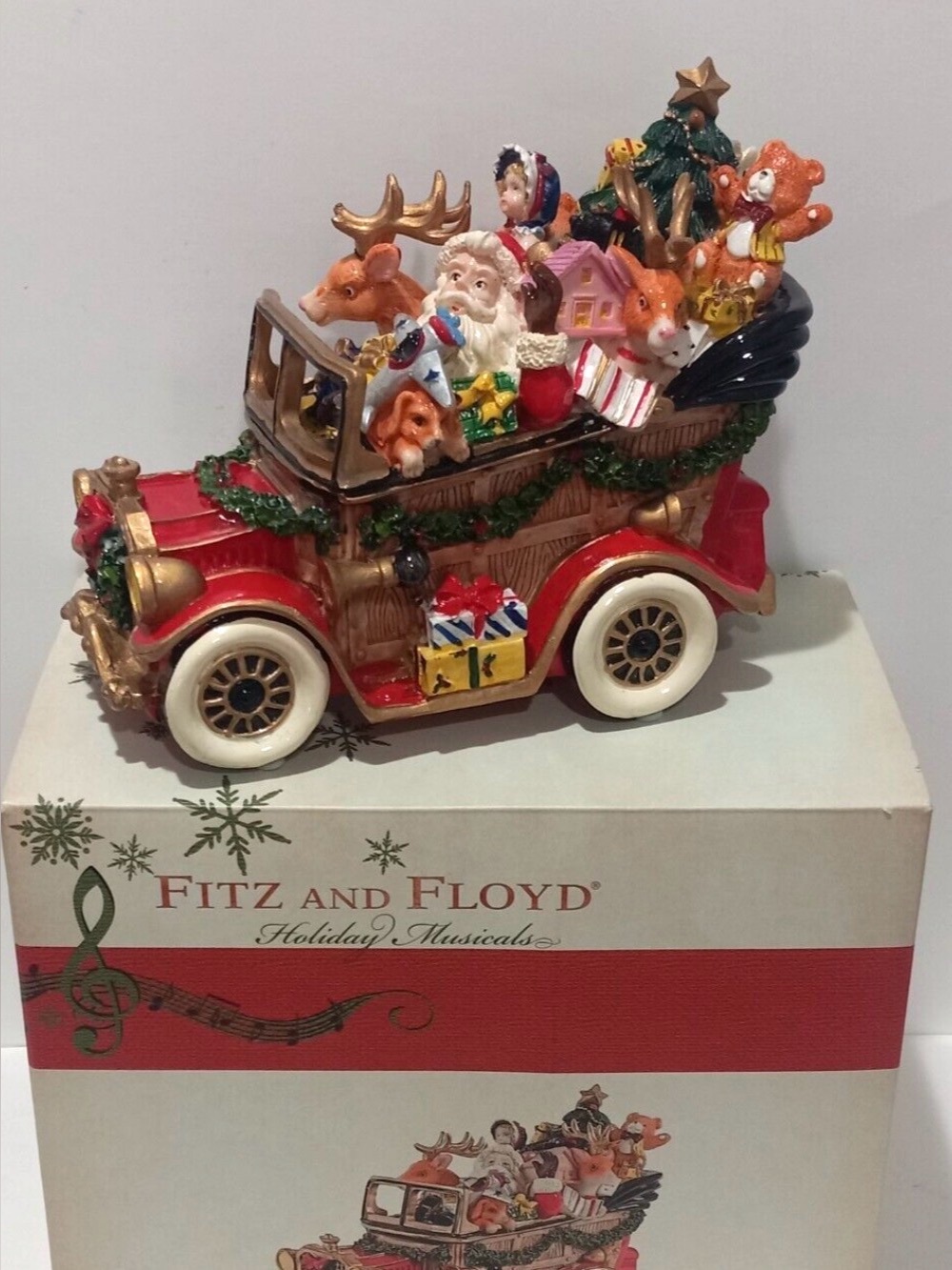 Fitz and Floyd Santa's Classic Car Musical plays “We Wish You a Merry Christmas"